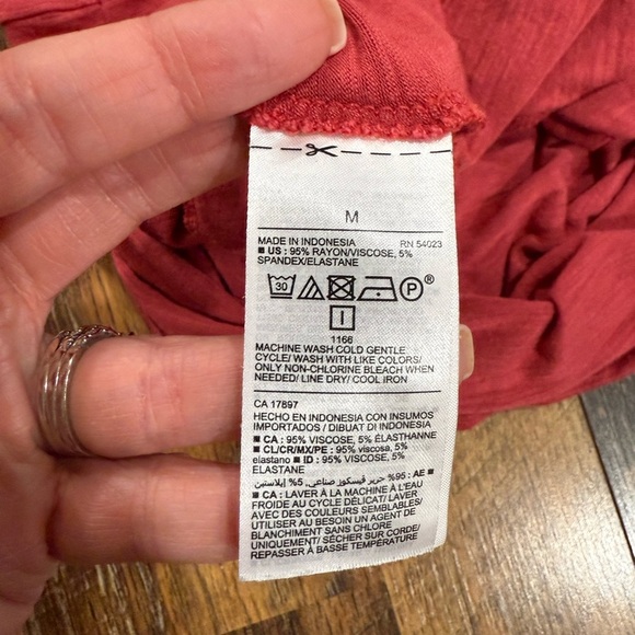 Old Navy Maternity Raspberry Pink Tank Top - Picture 5 of 6